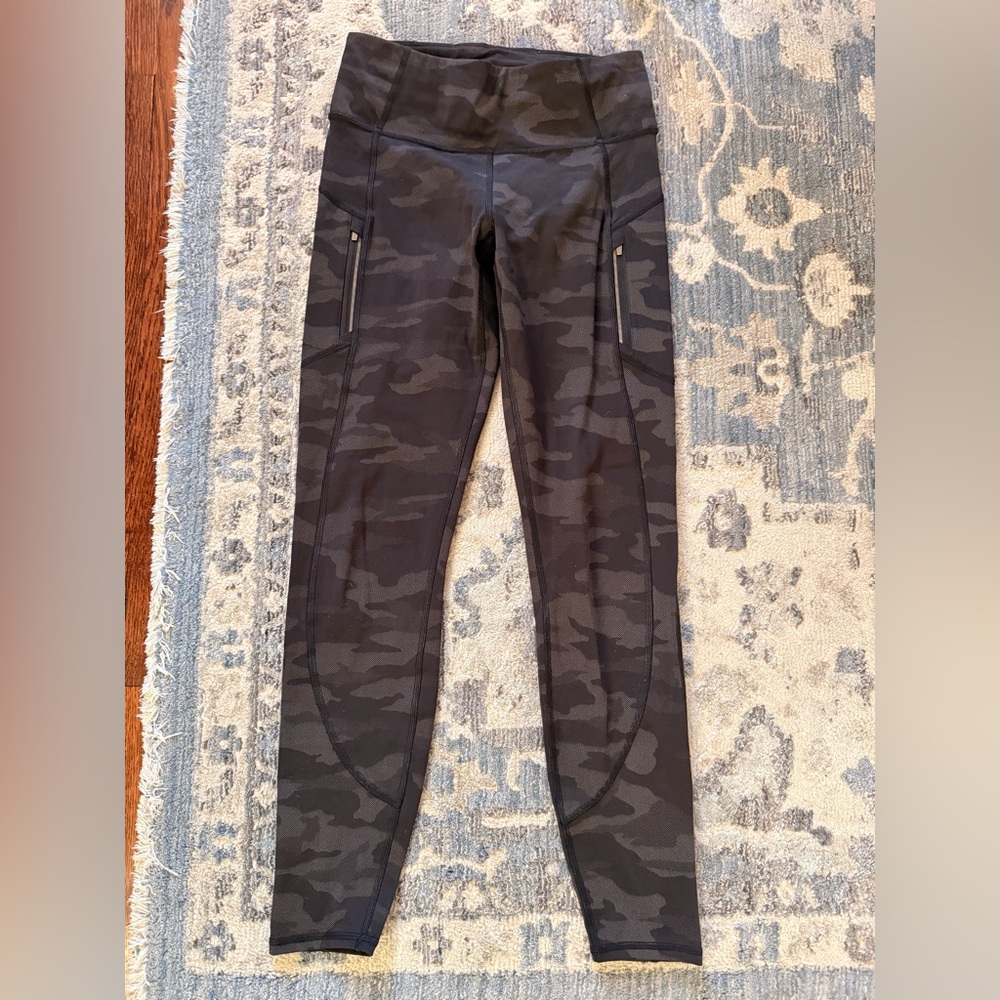 Athleta camo Rainier reflective tights size XS